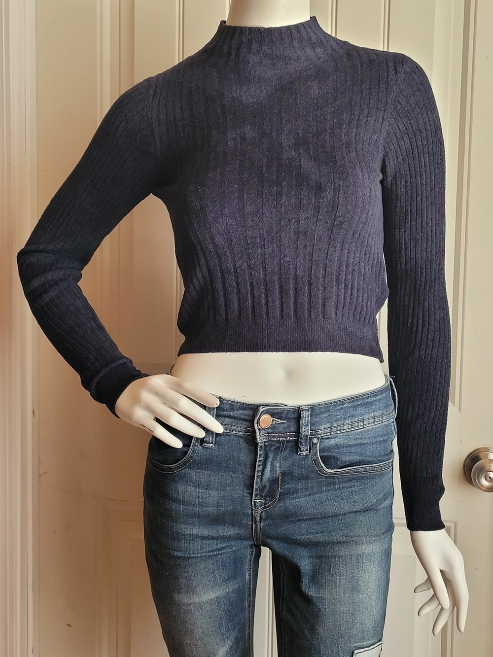 Urban Outfitters Navy Ribbed Mock Neck Crop Sweater M